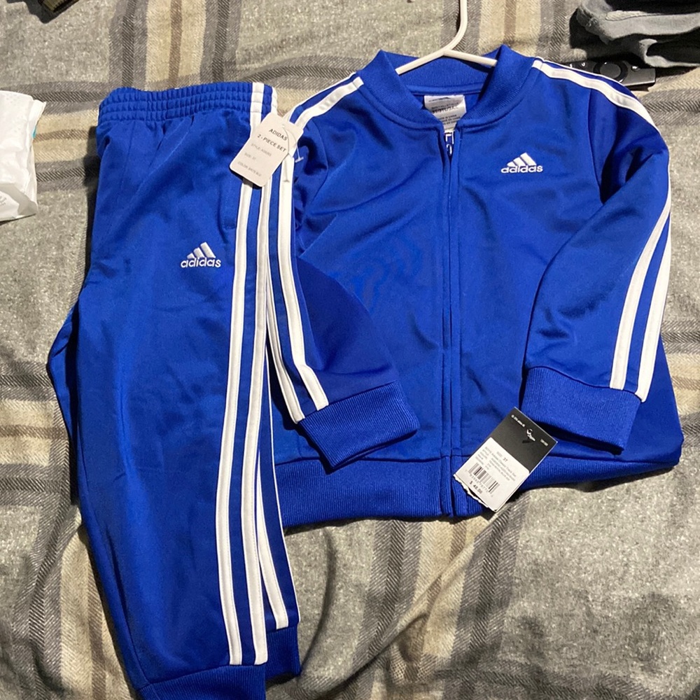 Track suit. 3T.